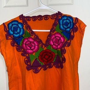 Embroidered Mexican blouse with belt